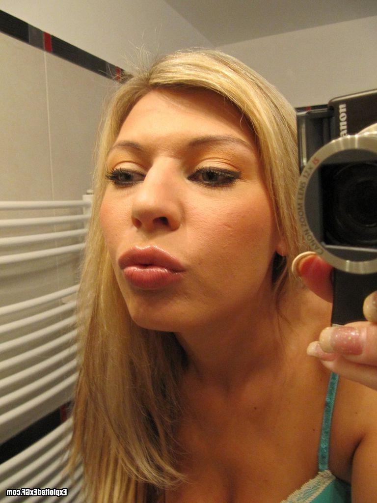 15P Blonde amateur taking pictures of her hot body