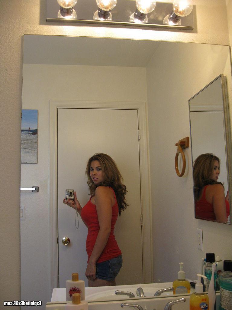 15P Hot amateur slut showing her big boobs