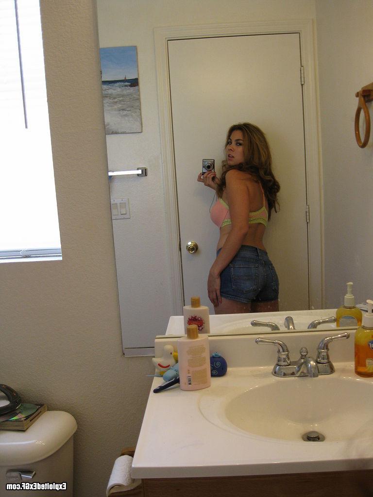 15P Hot amateur slut showing her big boobs