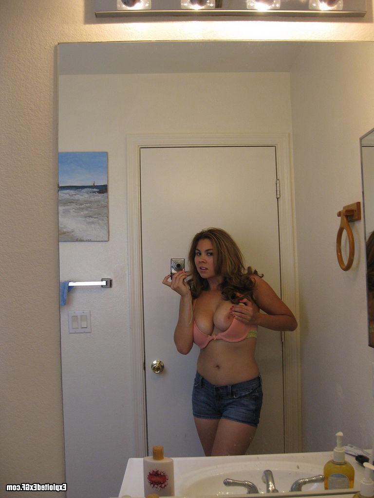 15P Hot amateur slut showing her big boobs