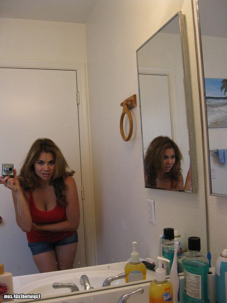 15P Hot amateur slut showing her big boobs