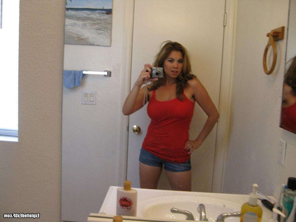 15P Hot amateur slut showing her big boobs