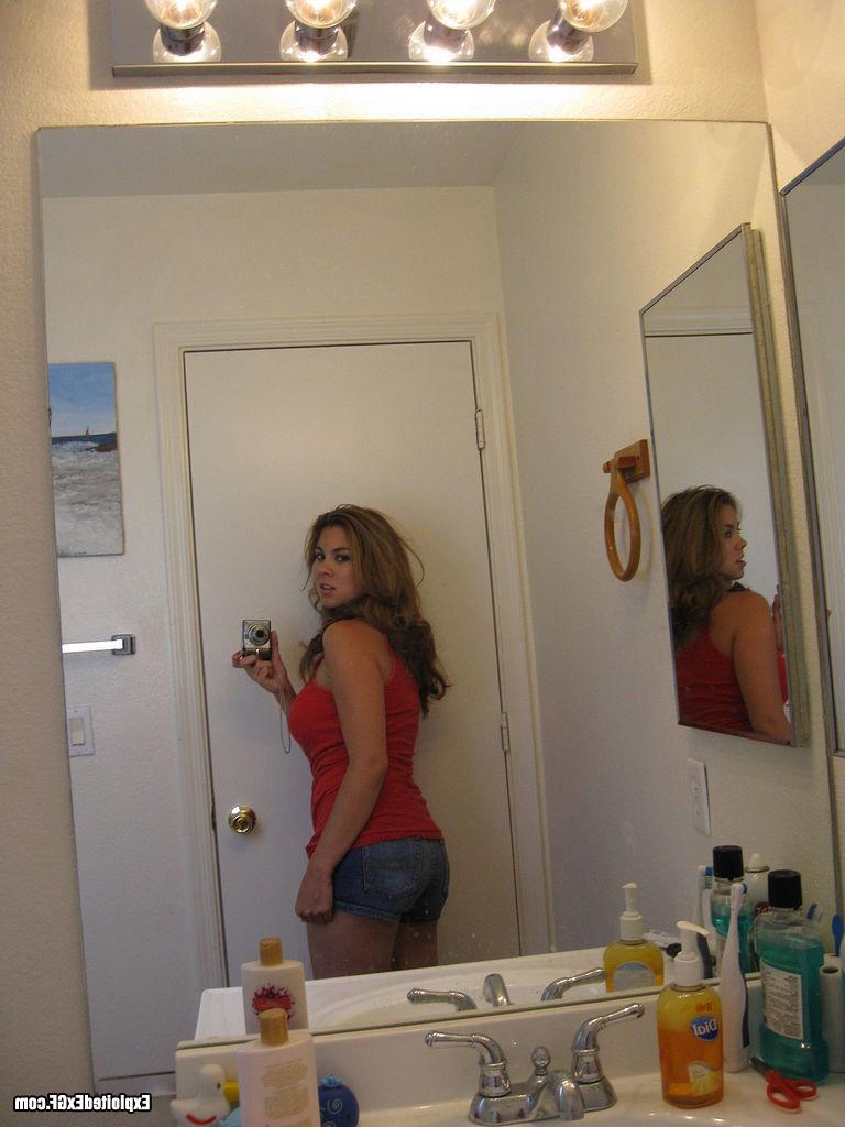 15P Hot amateur slut showing her big boobs