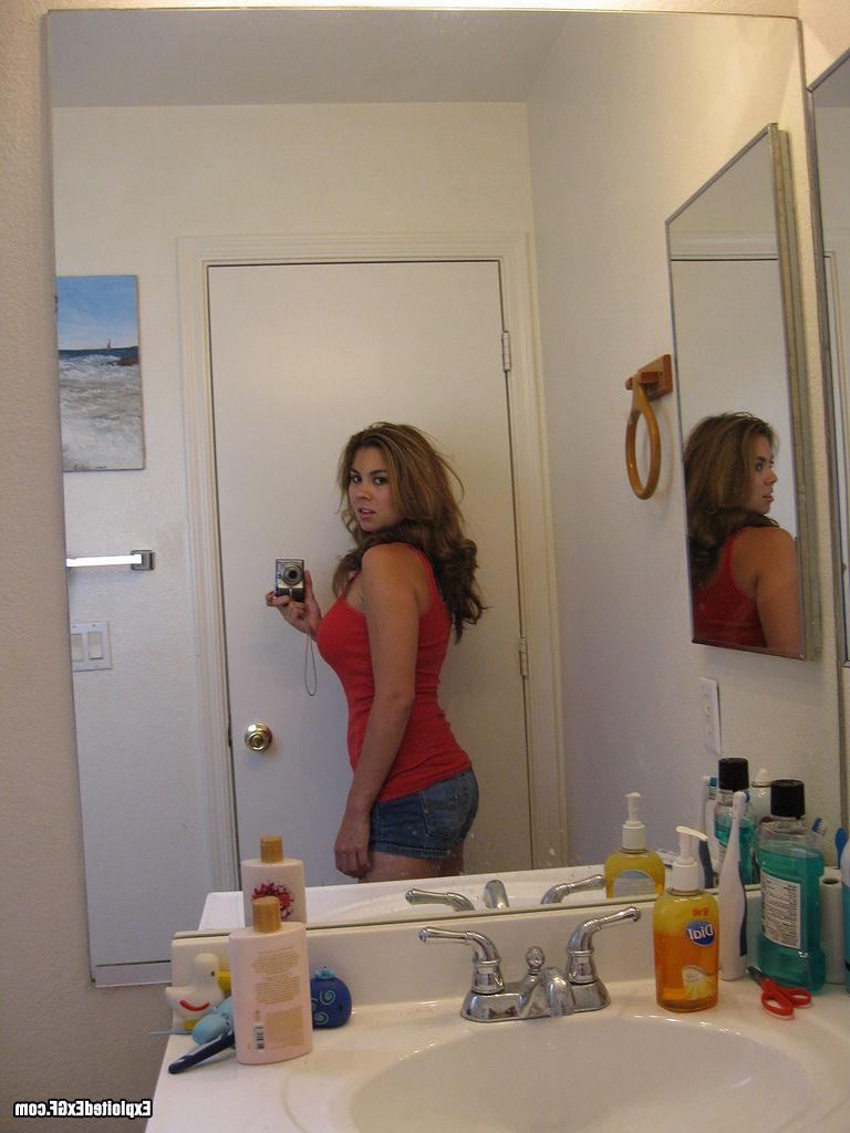 15P Hot amateur slut showing her big boobs