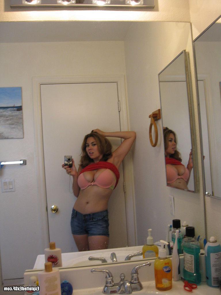 15P Hot amateur slut showing her big boobs