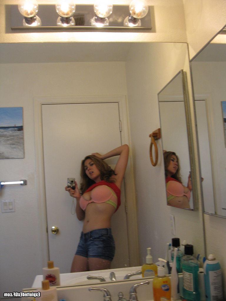 15P Hot amateur slut showing her big boobs