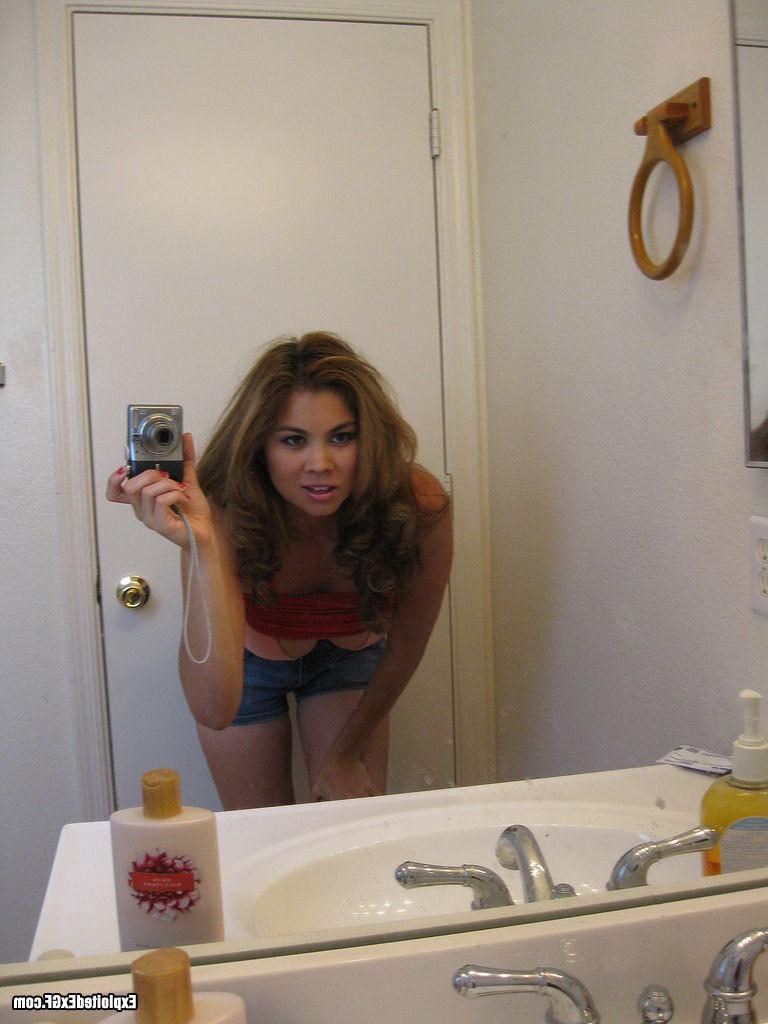 15P Hot amateur slut showing her big boobs