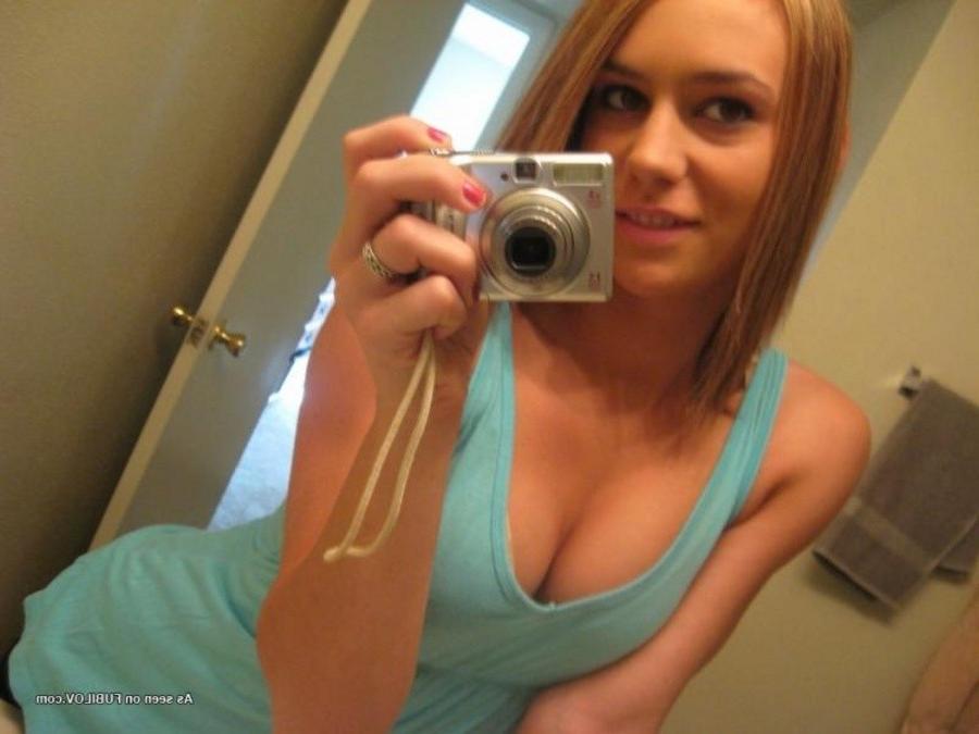 9P Gorgeous chick stripping naked while selfshooting