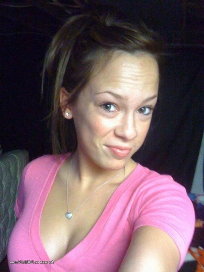 9P Gallery of a sexy amateur babe camwhoring for her BF