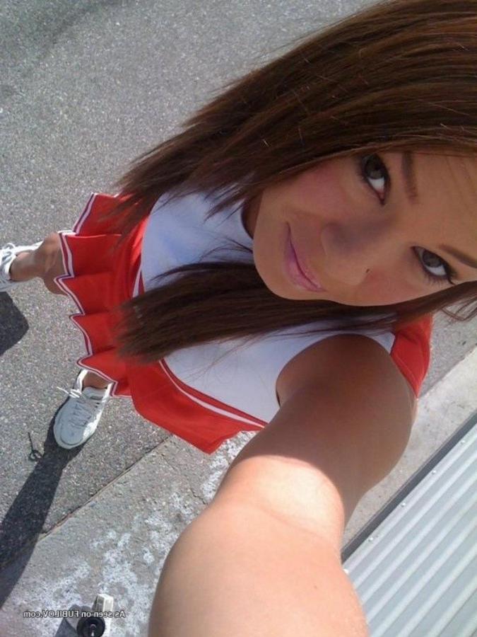 9P Gallery of a sexy amateur babe camwhoring for her BF