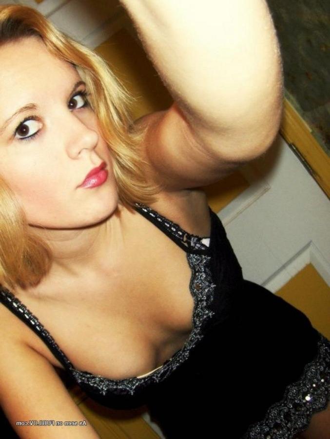 9P Collection of a sexy blonde bimbo teasing her pal on cam