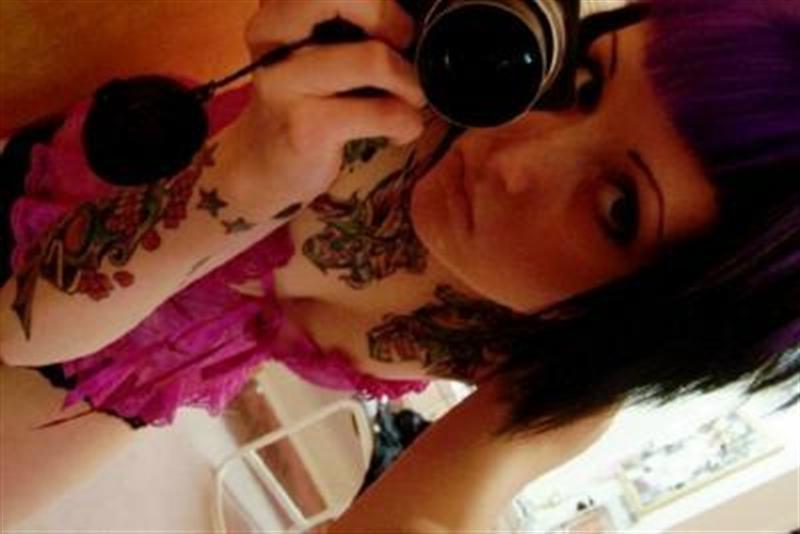 10P Pics of short-haired emo babe