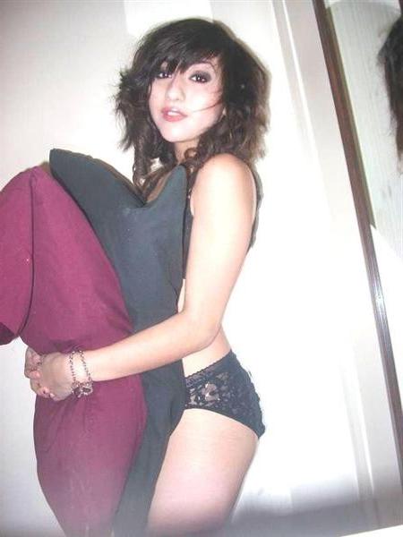 10P Pics of black-haired emo teens