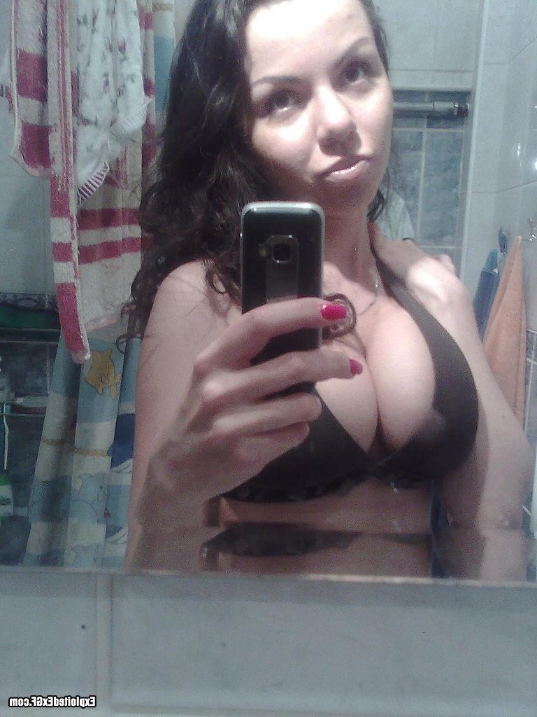 15P Sexy amateur chick shooting her self in bathroom