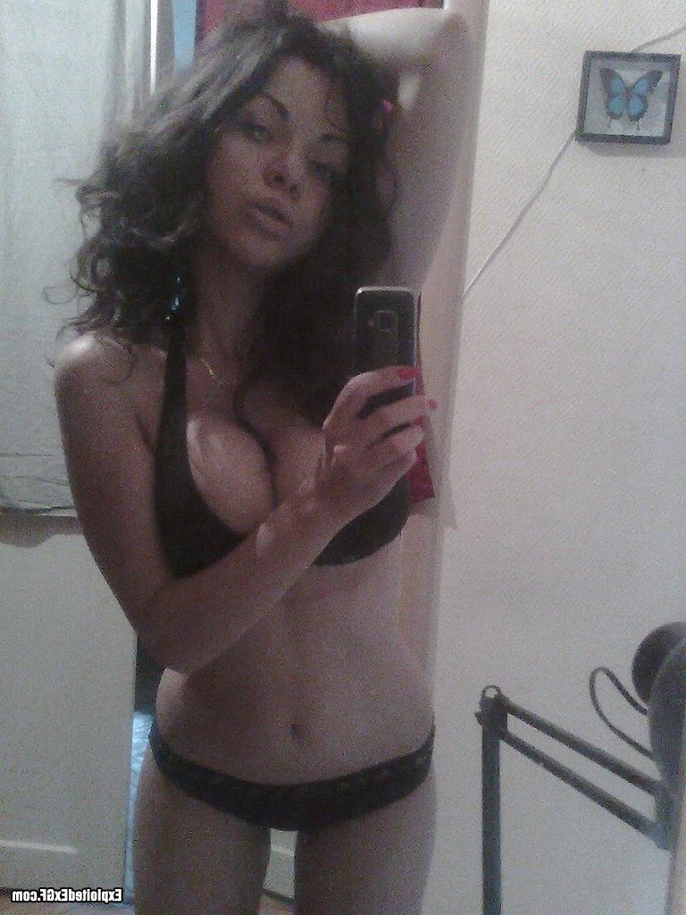 15P Sexy amateur chick shooting her self in bathroom