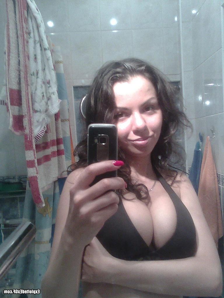 15P Sexy amateur chick shooting her self in bathroom
