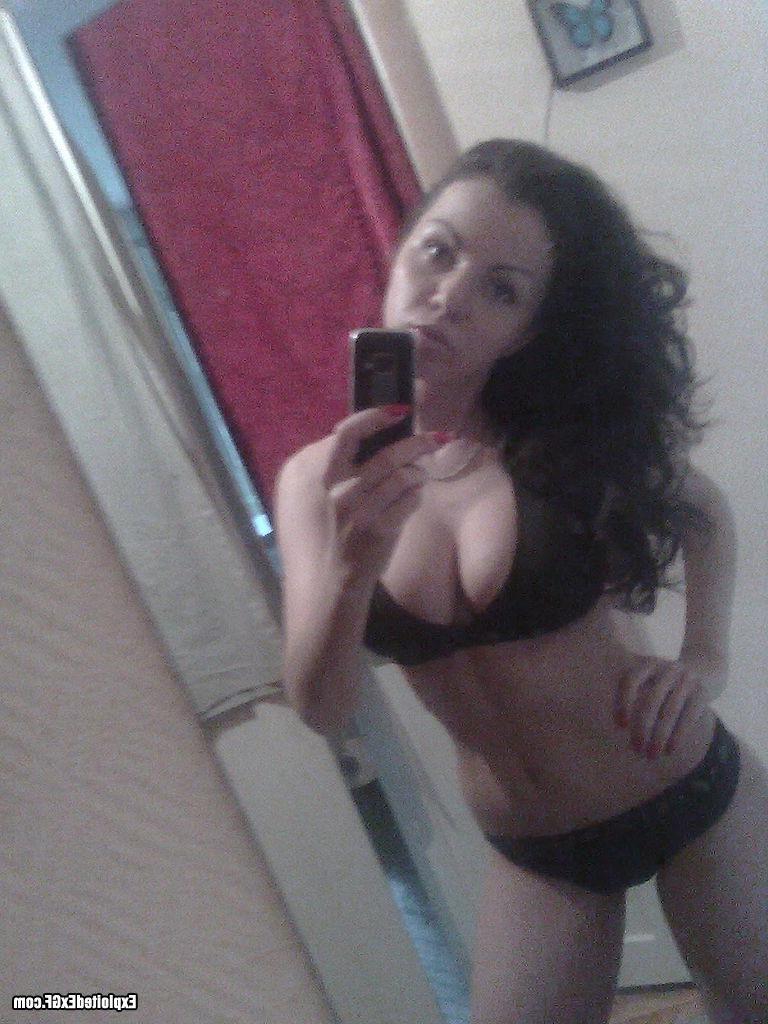 15P Sexy amateur chick shooting her self in bathroom