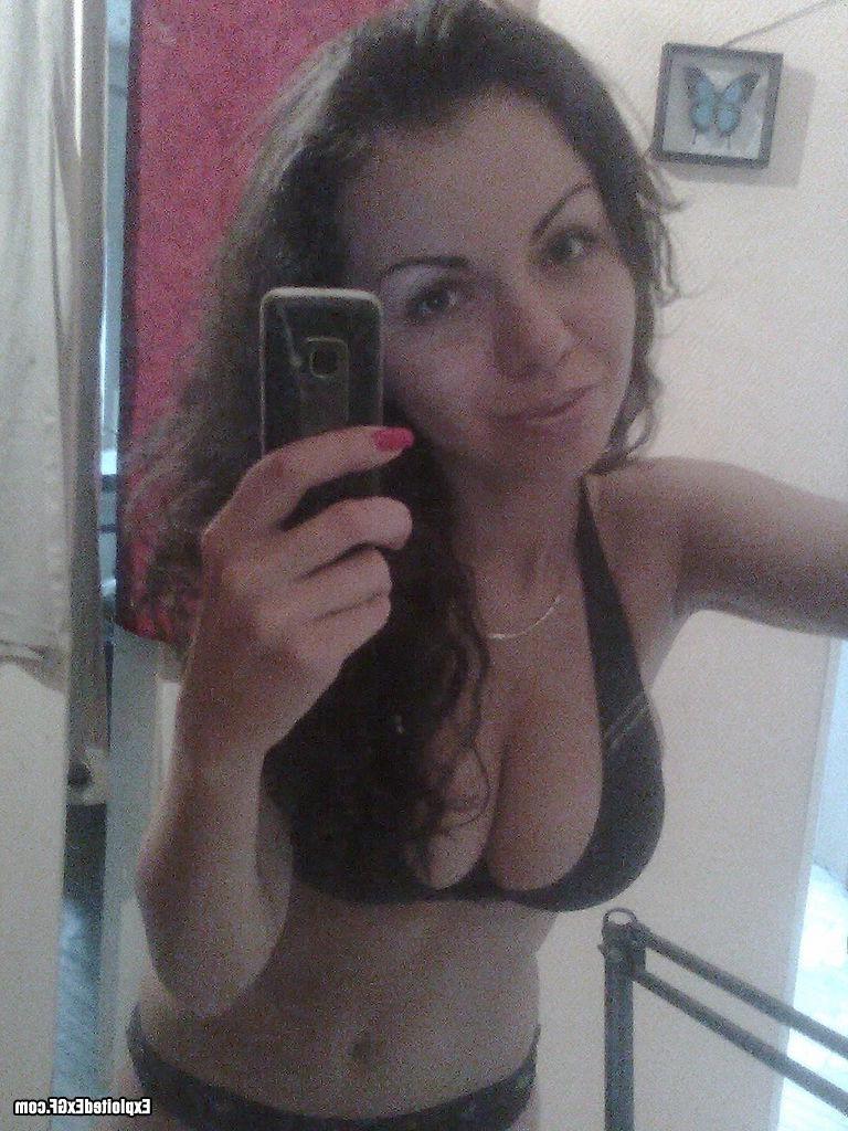15P Sexy amateur chick shooting her self in bathroom