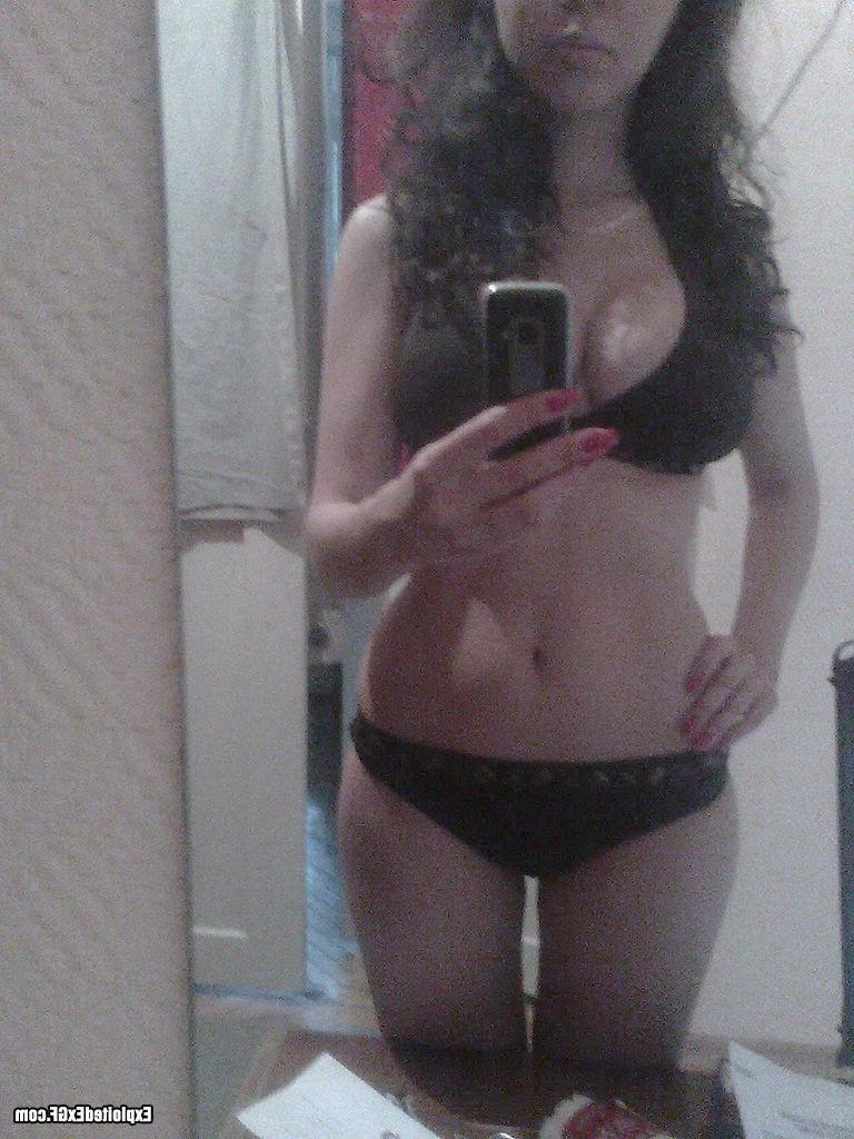 15P Sexy amateur chick shooting her self in bathroom