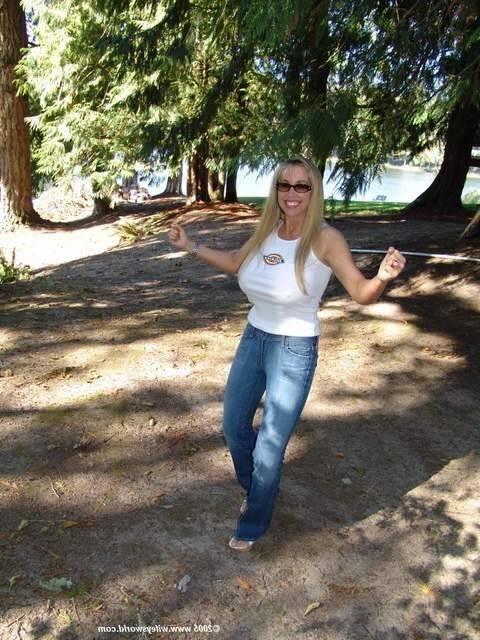 14P Wifey going topless in the park