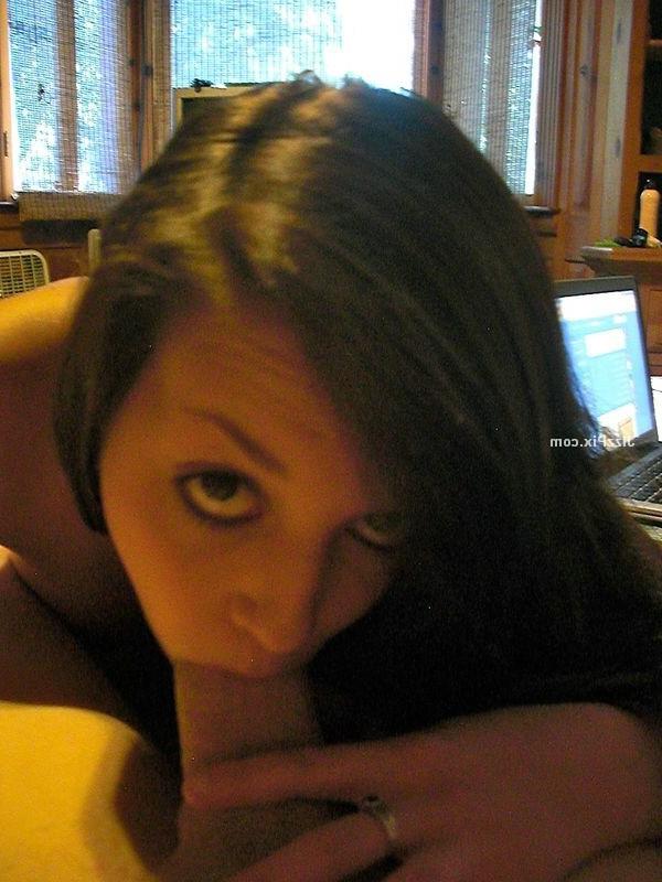 15P Real amateur girlfriends giving head