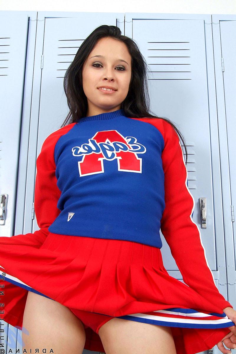 10P Sweet flirtatious cheerleader getting naugthy in the locker room