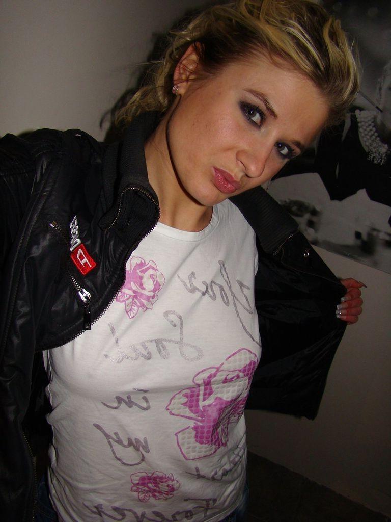 15P Sexy tiny babe showing her tits and pussy