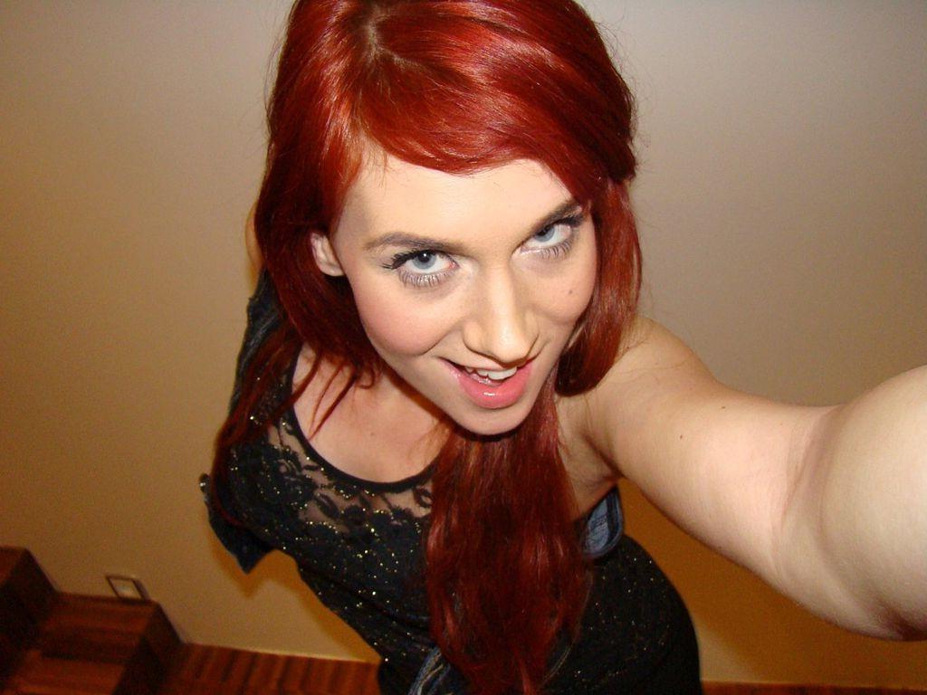 15P Sexy redhead amateur showing tits and pussy