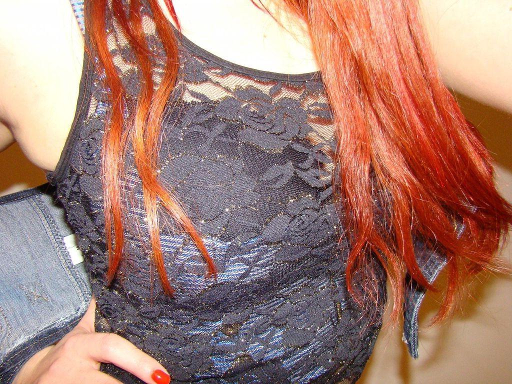 15P Sexy redhead amateur showing tits and pussy