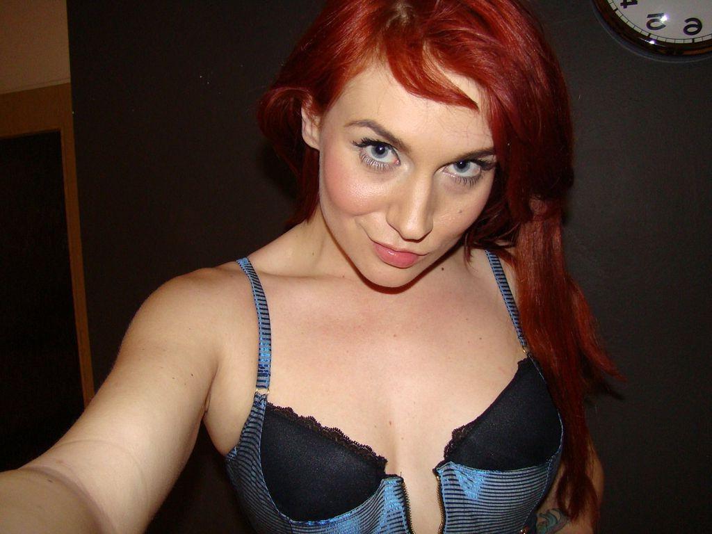 15P Sexy redhead amateur showing tits and pussy