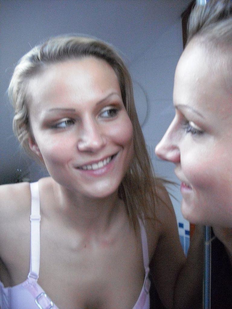 15P Sexy amateur taking own photo in bathroom