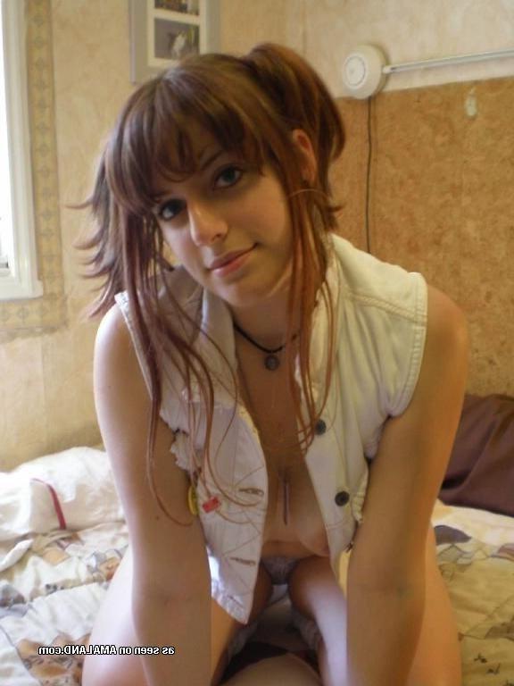 12P Real amateur milfs showing off nude