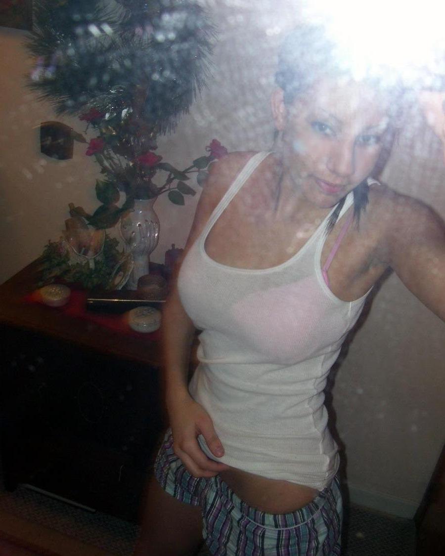 16P Brunette teen girlfriend posing in her bathroom mirror