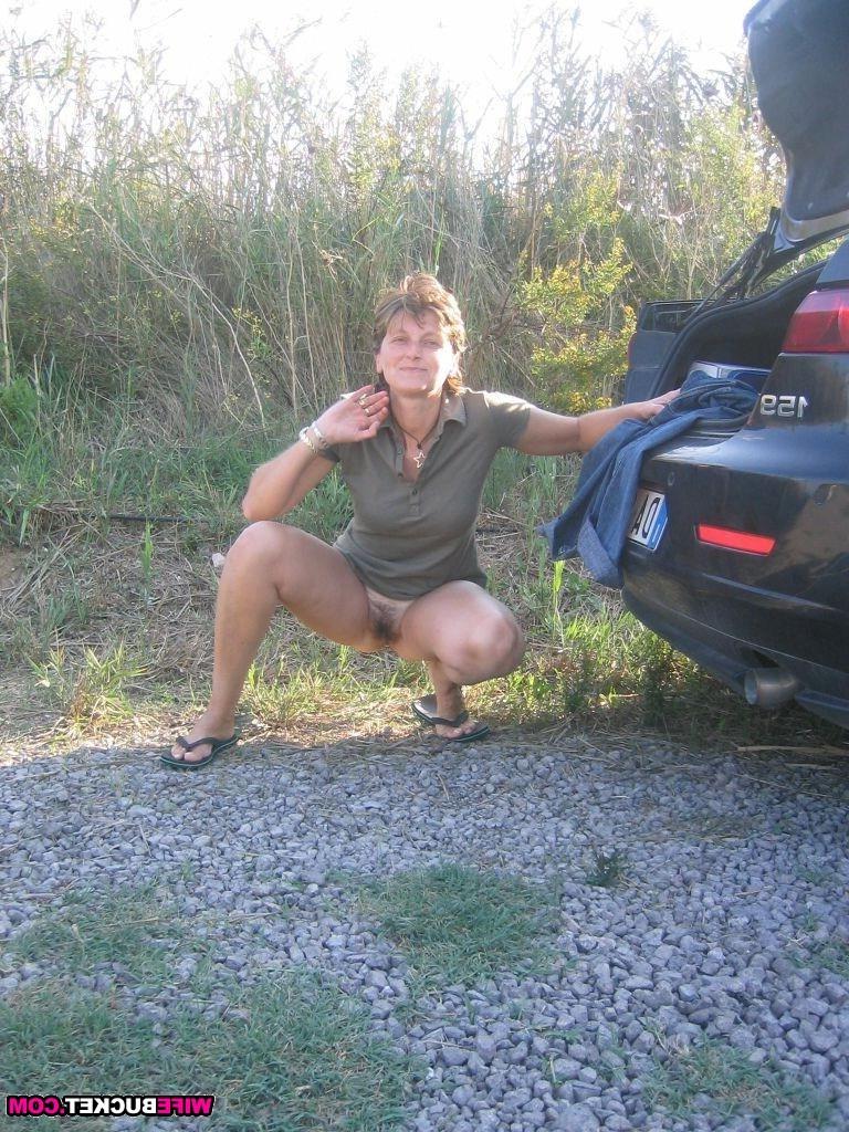 15P Real amateur wives showing off nude