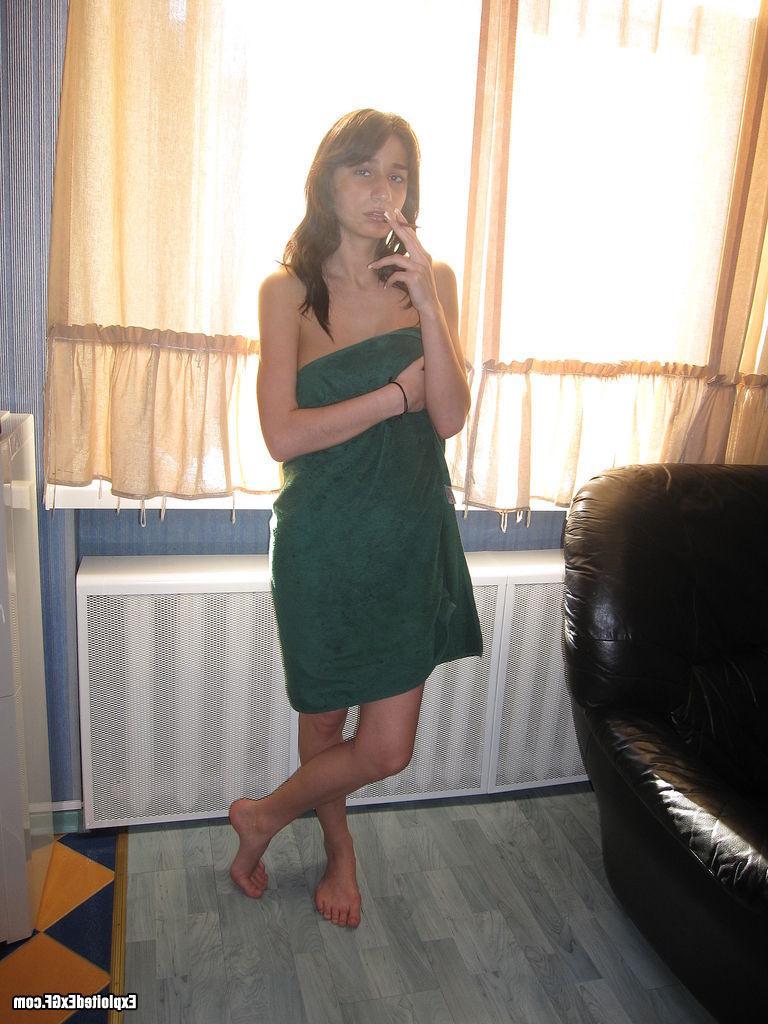 15P Sexy amateur chick showing pussy after shower