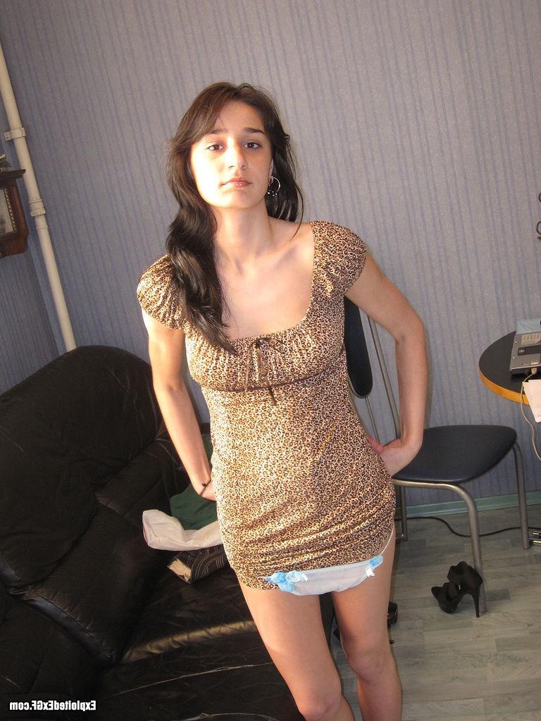 15P Sexy amateur chick showing pussy after shower