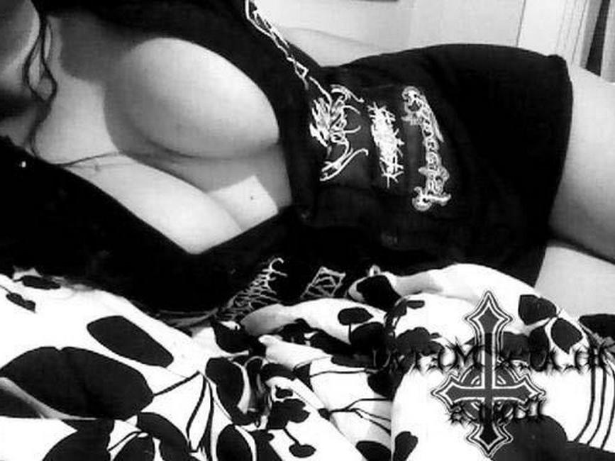 15P Self shot gfs are posing for cell phone camera pics