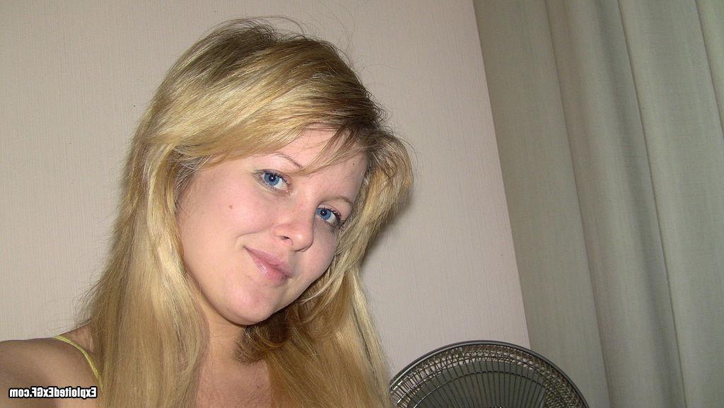 15P Amateur chick showing her sweet panties