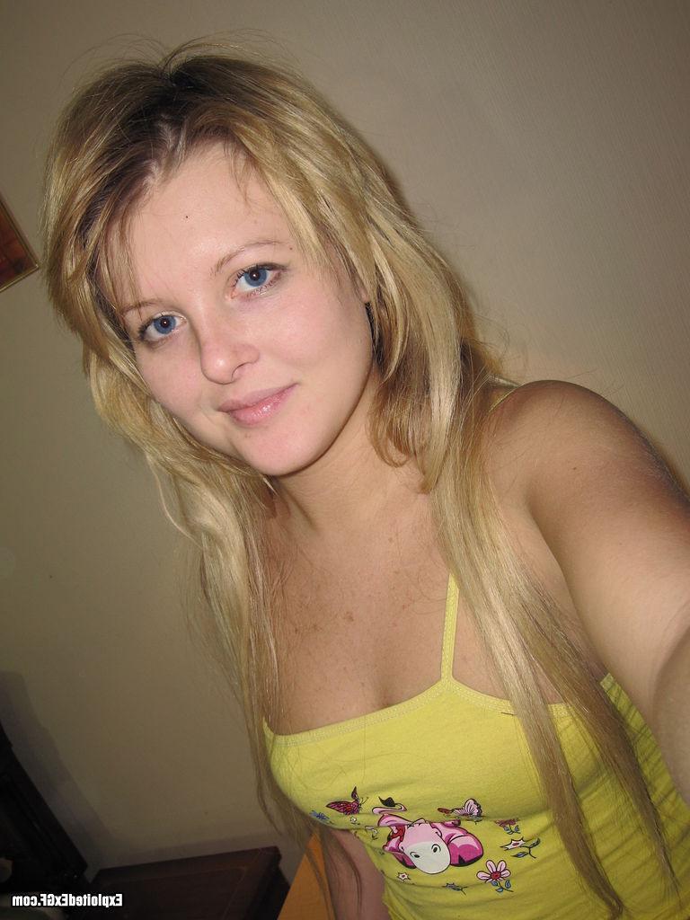 15P Amateur chick showing her sweet panties