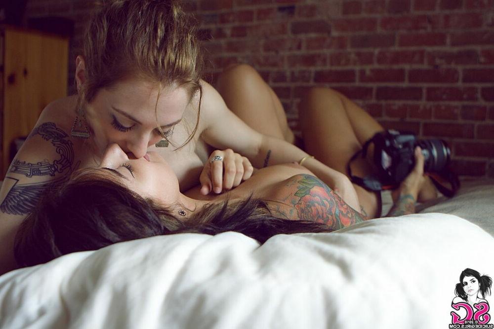 15P Lesbian girlfriends are kissing and licking 29