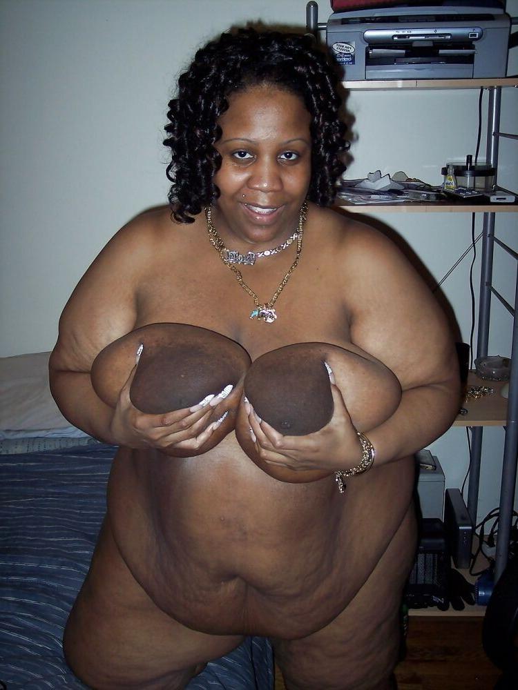 15P Thick ass black girls undressing and posing 23