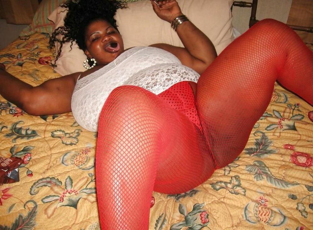 15P Thick ass black girls undressing and posing 23