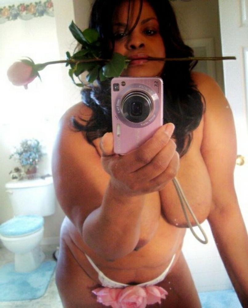15P Thick ass black girls undressing and posing 14