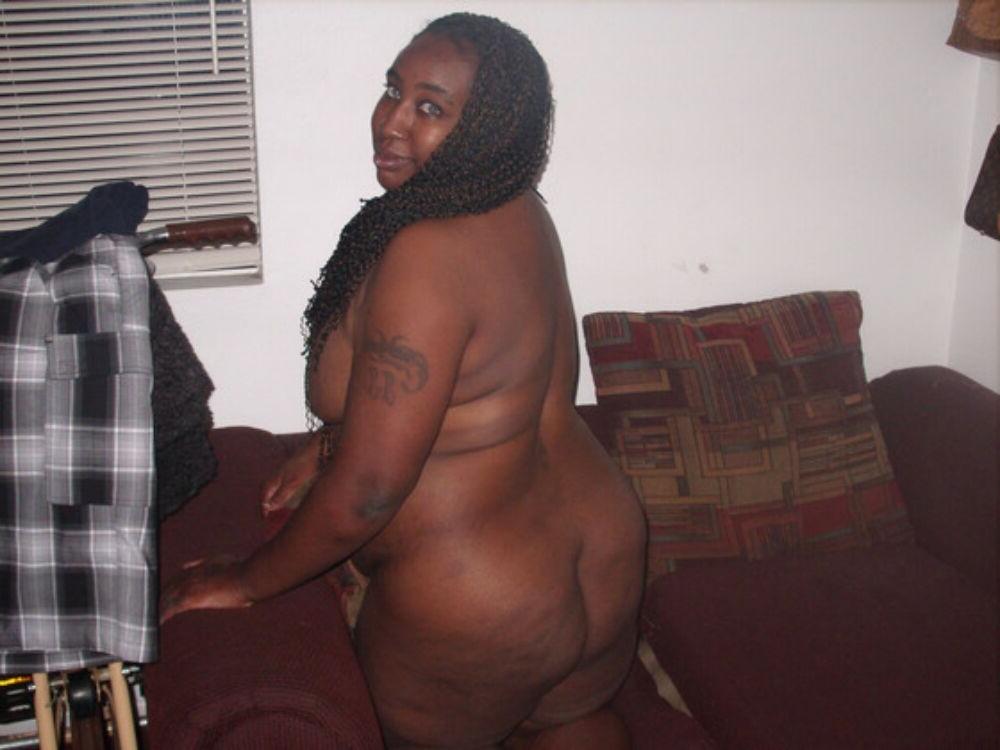 15P Thick ass black girls undressing and posing 14