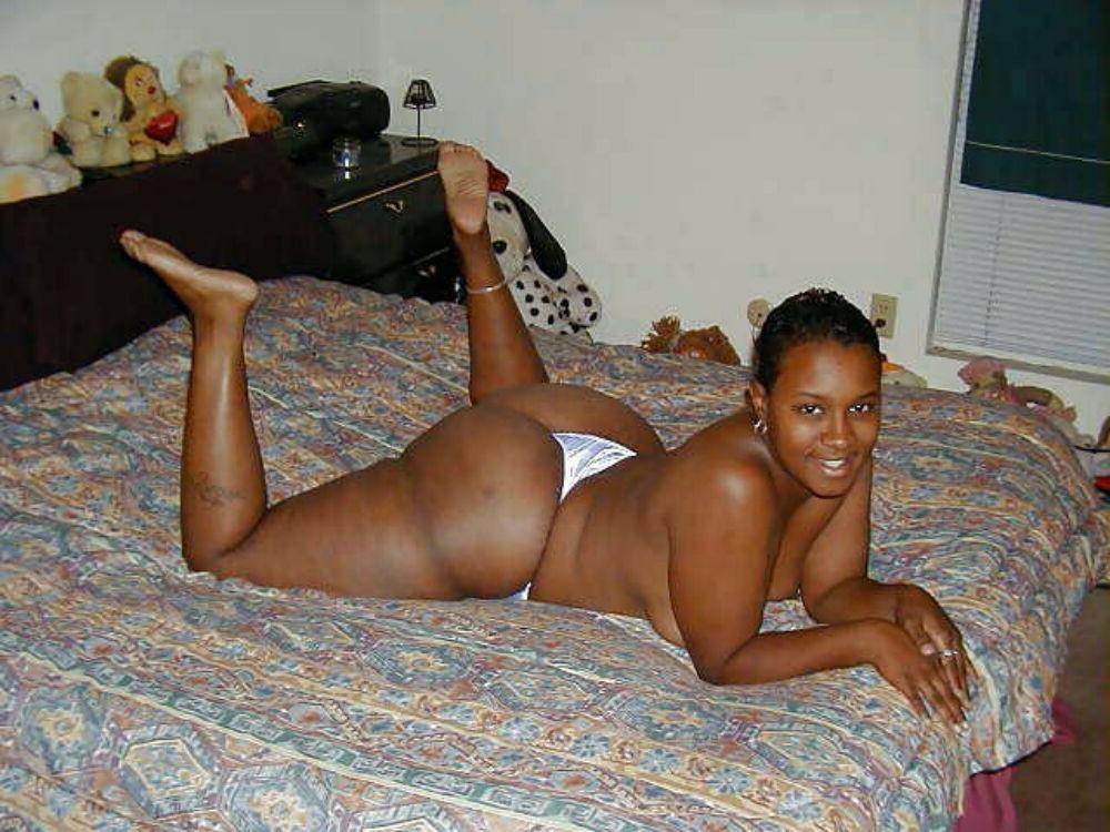 15P Thick ass black girls undressing and posing 14