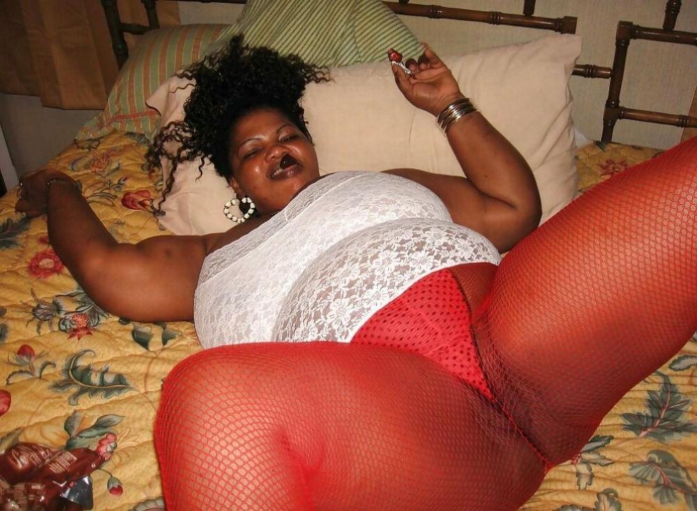 15P Thick ass black girls undressing and posing 20