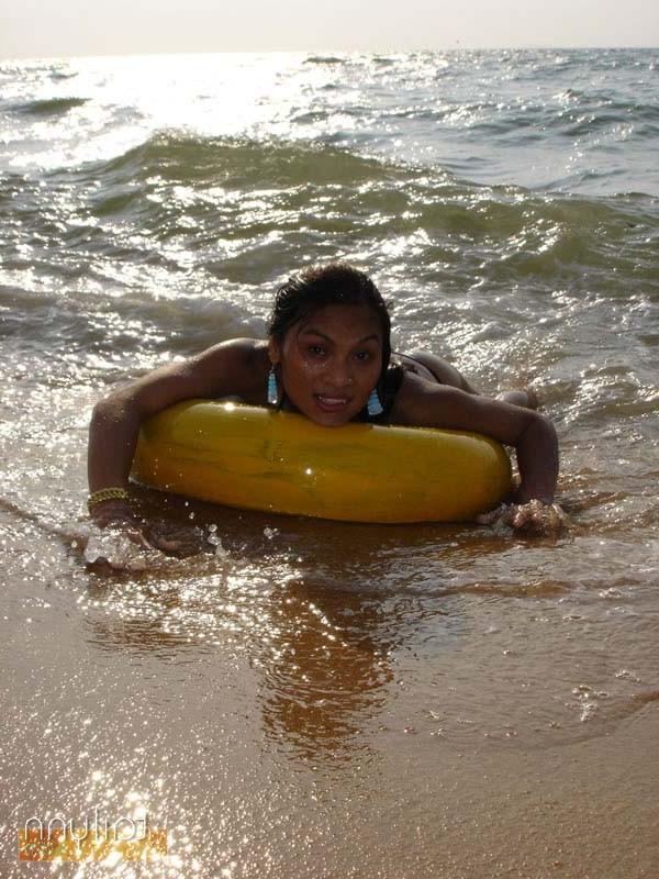 15P Sexy glamour babe Tailynn at the beach having fun