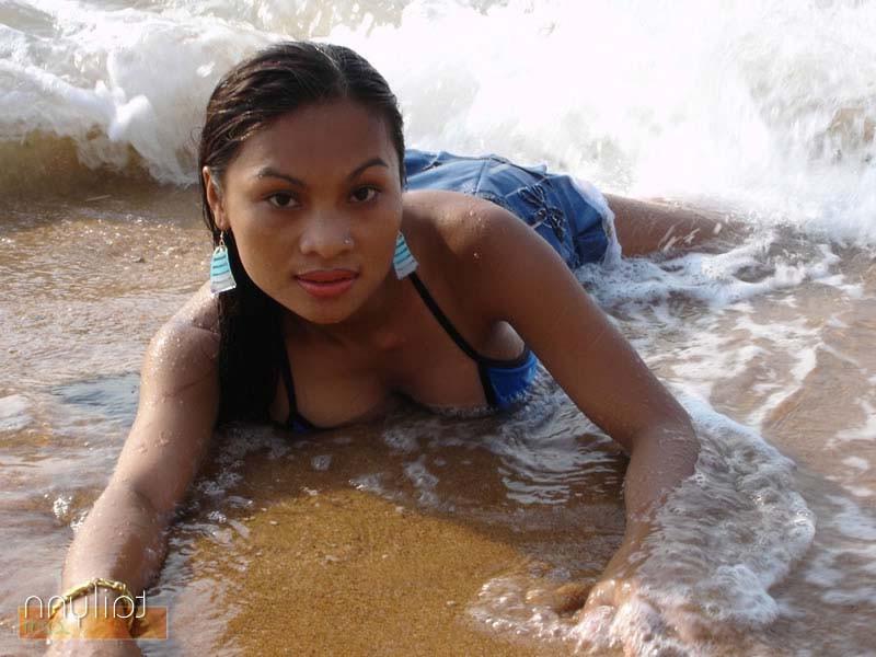 15P Sexy glamour babe Tailynn at the beach having fun