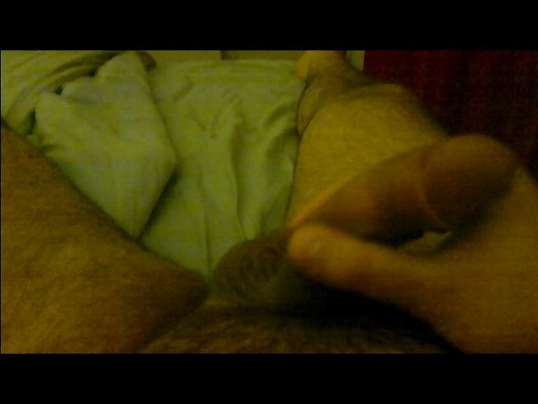 25P Jerking off in bed 1