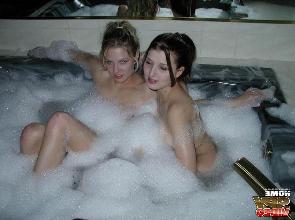 12P Horny lesbian hotties lick pussies in the bathroom